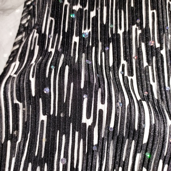 Brittany black woman's pleated sequin ruffled top - Picture 5 of 6